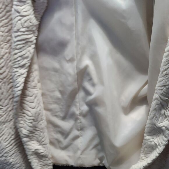 Laura Ashley Womens Soft Coat Cream Size Medium Polyester Long Sleeve Zip Close - Picture 7 of 12